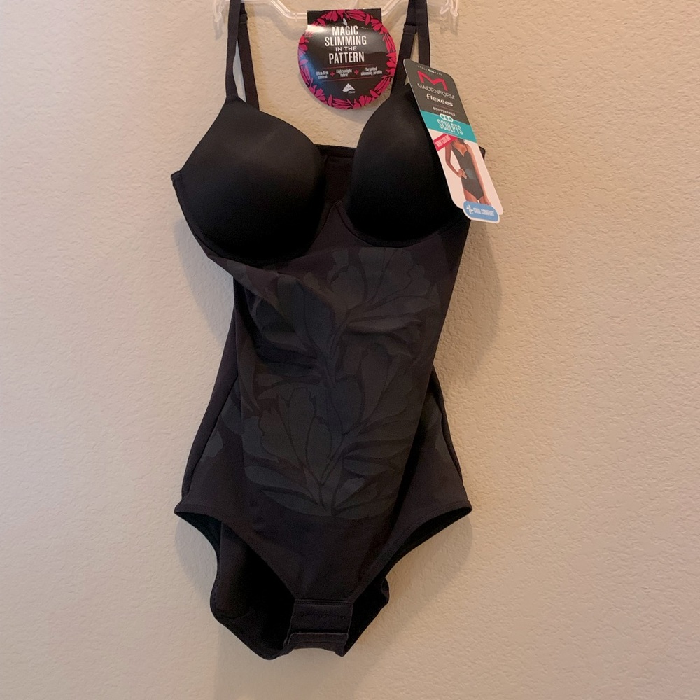 Magic slimming one piece with clip button bottom size MEDIUM SHAPEWEAR